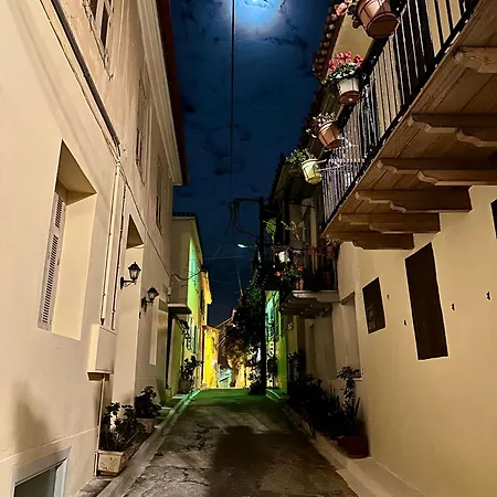 Cozy Castle View 公寓 纳夫普利翁